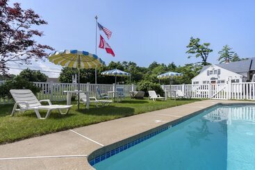 هتل The Beaches Guest Rooms And Cottages