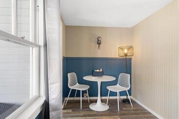 هتل The Beaches Guest Rooms And Cottages
