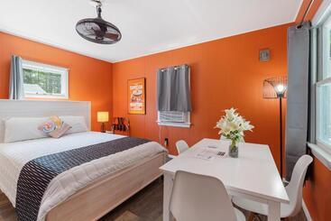 هتل The Beaches Guest Rooms And Cottages