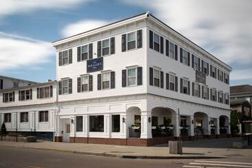 هتل The Whaler's Inn