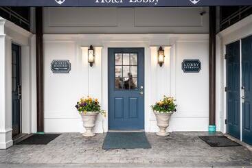 هتل The Whaler's Inn