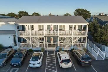 هتل The Whaler's Inn