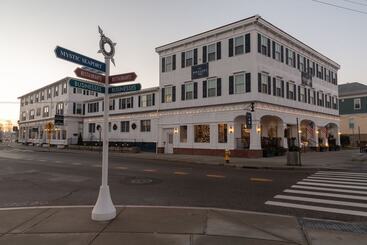 هتل The Whaler's Inn