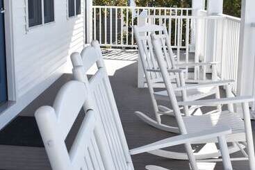 هتل The Whaler's Inn