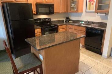 هتل White River Inn & Suites