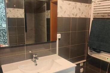 هاستل Chambre Climatisée Et Cosy Auberge Du Manala Hôtel 24 24