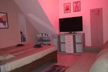 تختخواب و صبحانه Blue Carpet Rooms