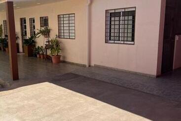 تختخواب و صبحانه Casa1