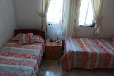 تختخواب و صبحانه Hostal Donde Rita