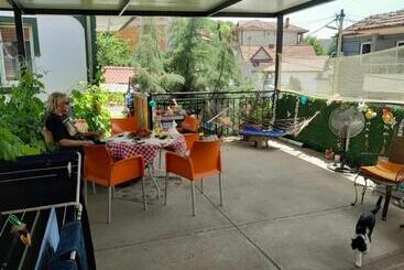 تختخواب و صبحانه Adem S Cozy Terrace Retreat