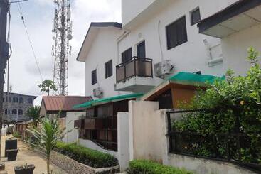 Block 3 Hotel And Suites