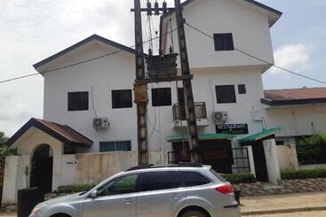Block 3 Hotel And Suites
