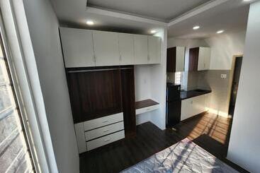 Dlux Saigon Condo