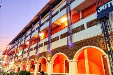 هتل A K Residency