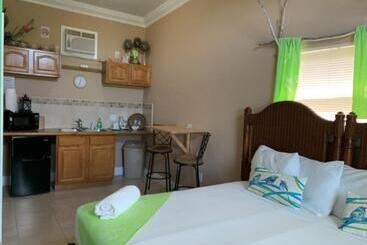 هتل Rolles Place Cabanas
