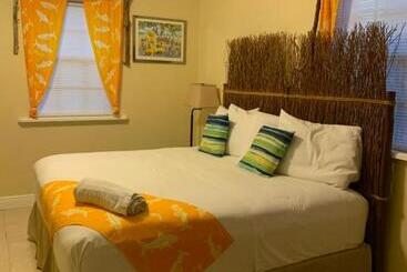 هتل Rolles Place Cabanas