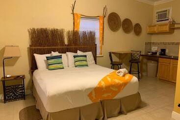 هتل Rolles Place Cabanas