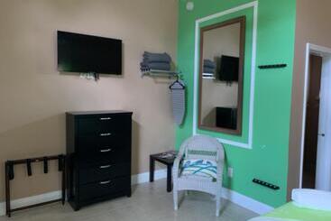 هتل Rolles Place Cabanas