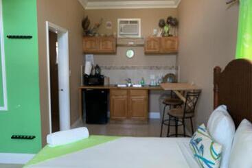 هتل Rolles Place Cabanas