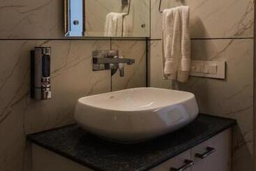 The Lodgers Hotel Near India Expo Centre & Mart Greater Noida