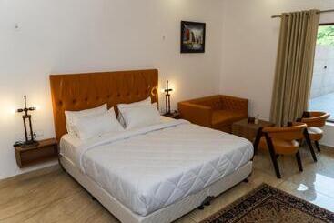 The Lodgers Hotel Near India Expo Centre & Mart Greater Noida