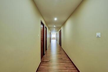 هتل Spot On Inn Town Residency