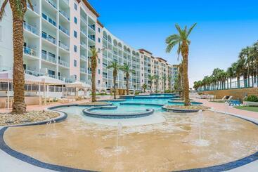 هتل The Center Of Paradise