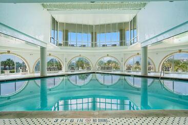 هتل The Center Of Paradise