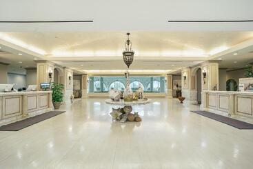 هتل The Center Of Paradise