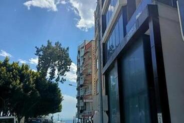 Old Town Grand Apart