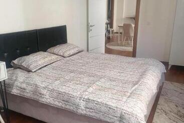 هتل آپارتمان Old Town Grand Apart