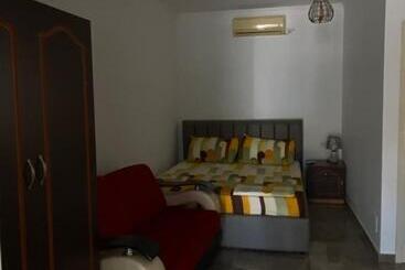 پانسیون Nini S Guesthouse
