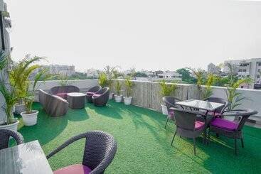 Saltstayz Hotel Huda City Centre
