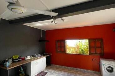 تختخواب و صبحانه La Maison Des Rives