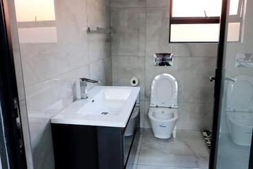 تختخواب و صبحانه The Residence Villa