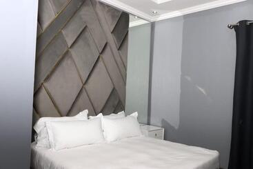 تختخواب و صبحانه The Residence Villa