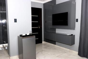 تختخواب و صبحانه The Residence Villa
