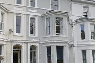تختخواب و صبحانه Townhouse Ii