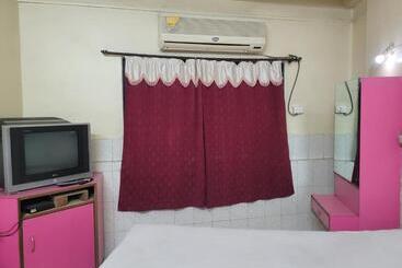 هتل Jai Malhar Lodge