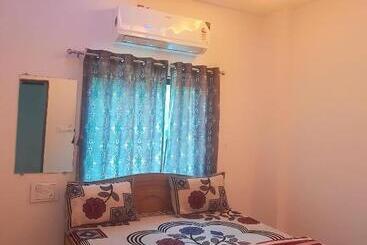 Отель Madhav Palace Guest House