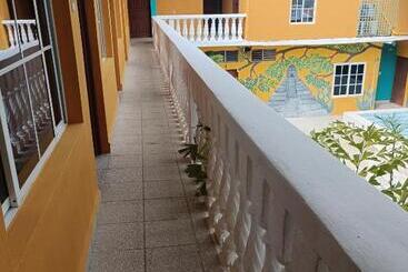 هتل Y Restaurante Casa Jardines