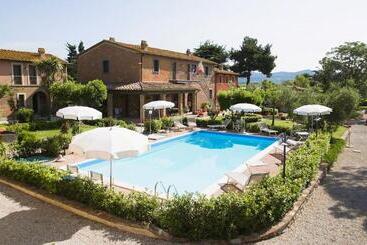 Isa Il Casale Di Donoratico, Residence With Swimming Pool