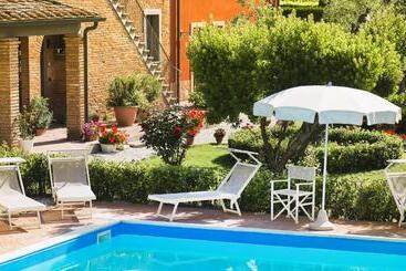 Isa Il Casale Di Donoratico, Residence With Swimming Pool