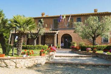 Isa Il Casale Di Donoratico, Residence With Swimming Pool