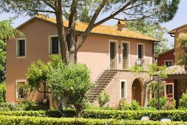 Isa Il Casale Di Donoratico, Residence With Swimming Pool