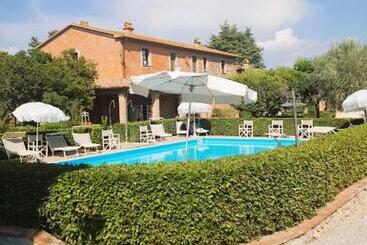 Isa Il Casale Di Donoratico, Residence With Swimming Pool