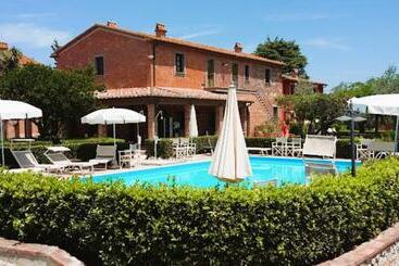 Isa Il Casale Di Donoratico, Residence With Swimming Pool