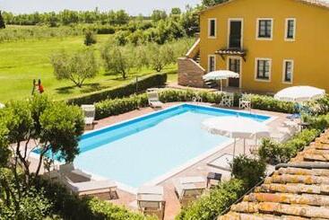 Isa Il Casale Di Donoratico, Residence With Swimming Pool