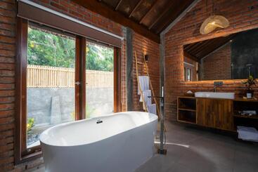پانسیون Bali Taoka Beach Villa