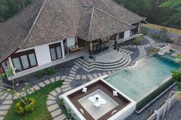 پانسیون Bali Taoka Beach Villa